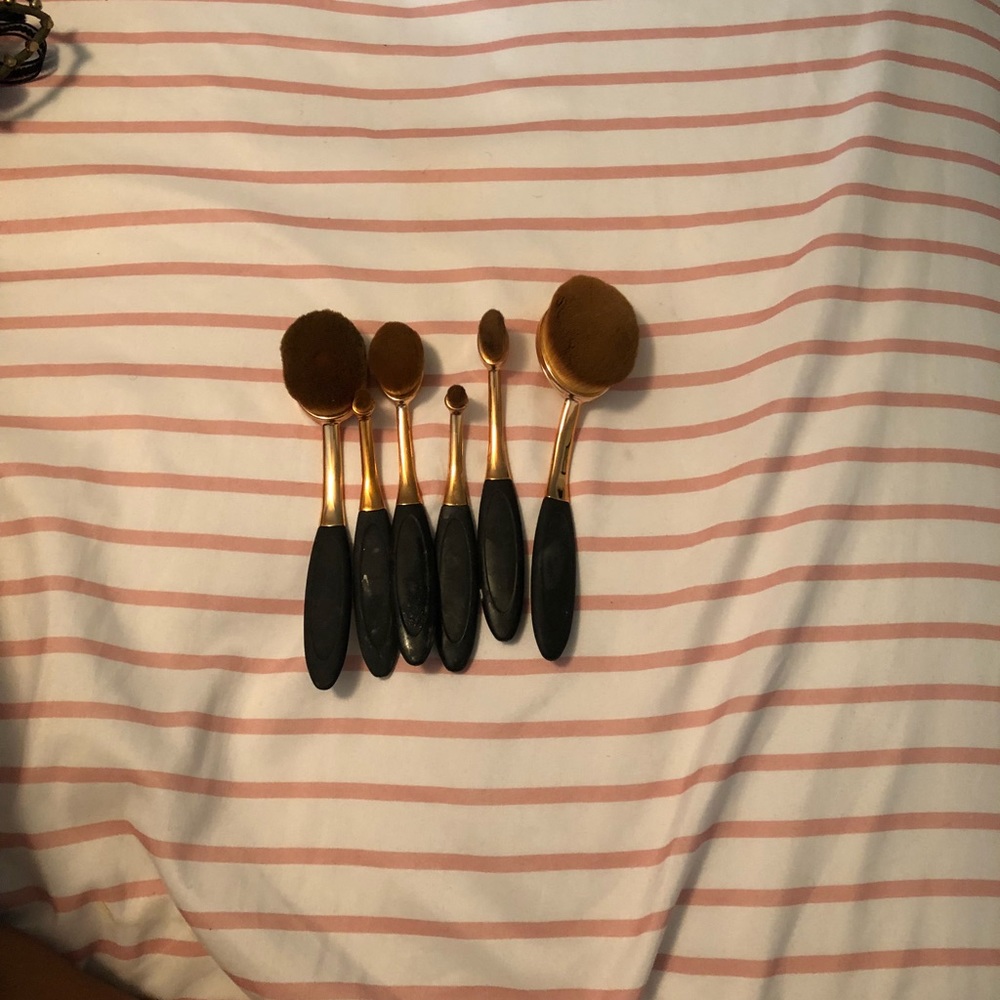 Makeup brushes